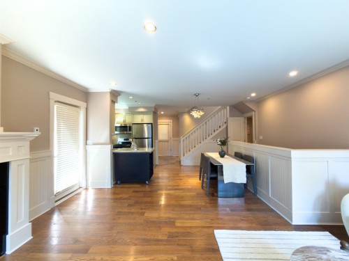 208 13Th Avenue W, Vancouver, BC 