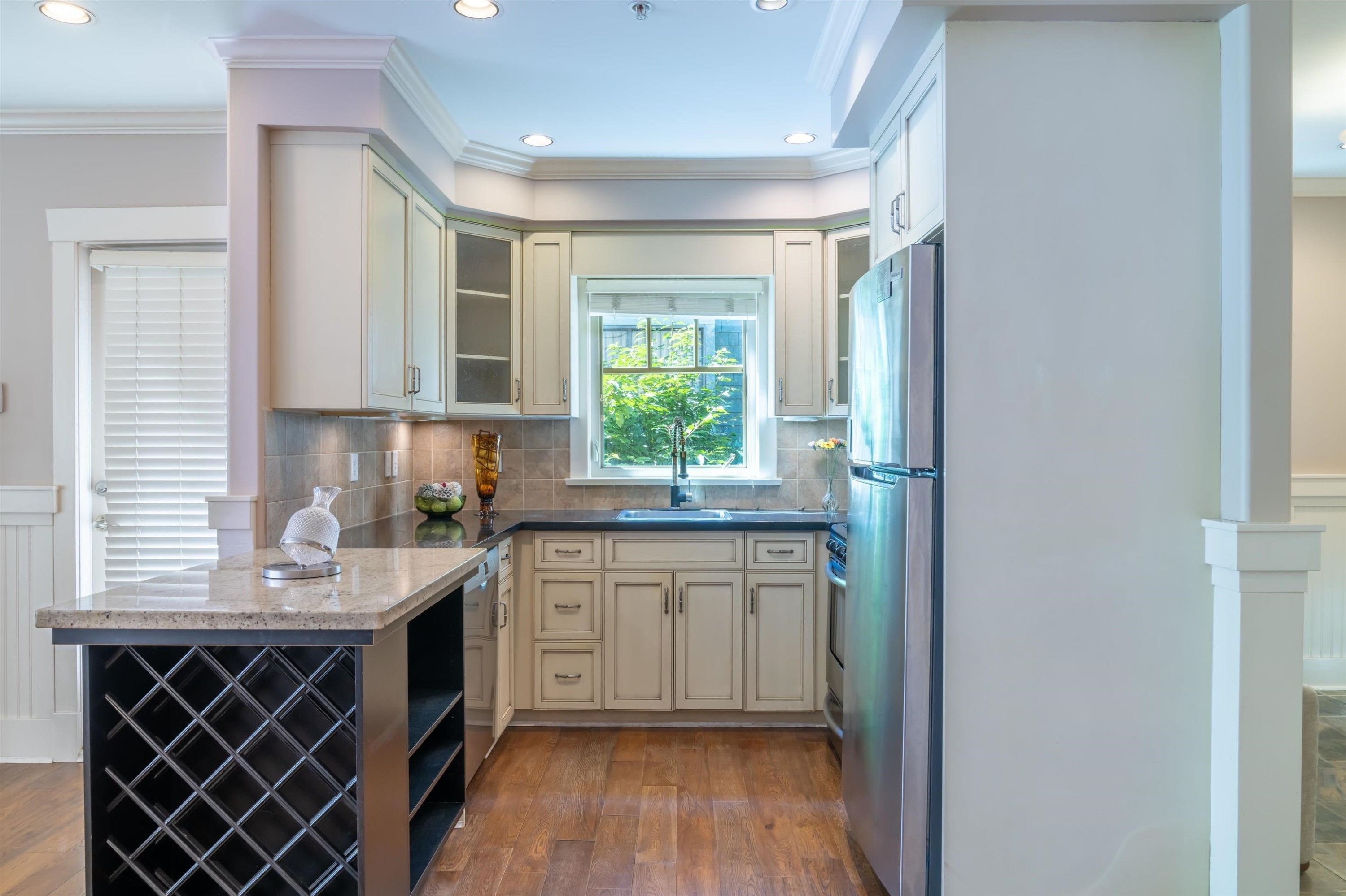 208 13Th Avenue W, Vancouver, BC