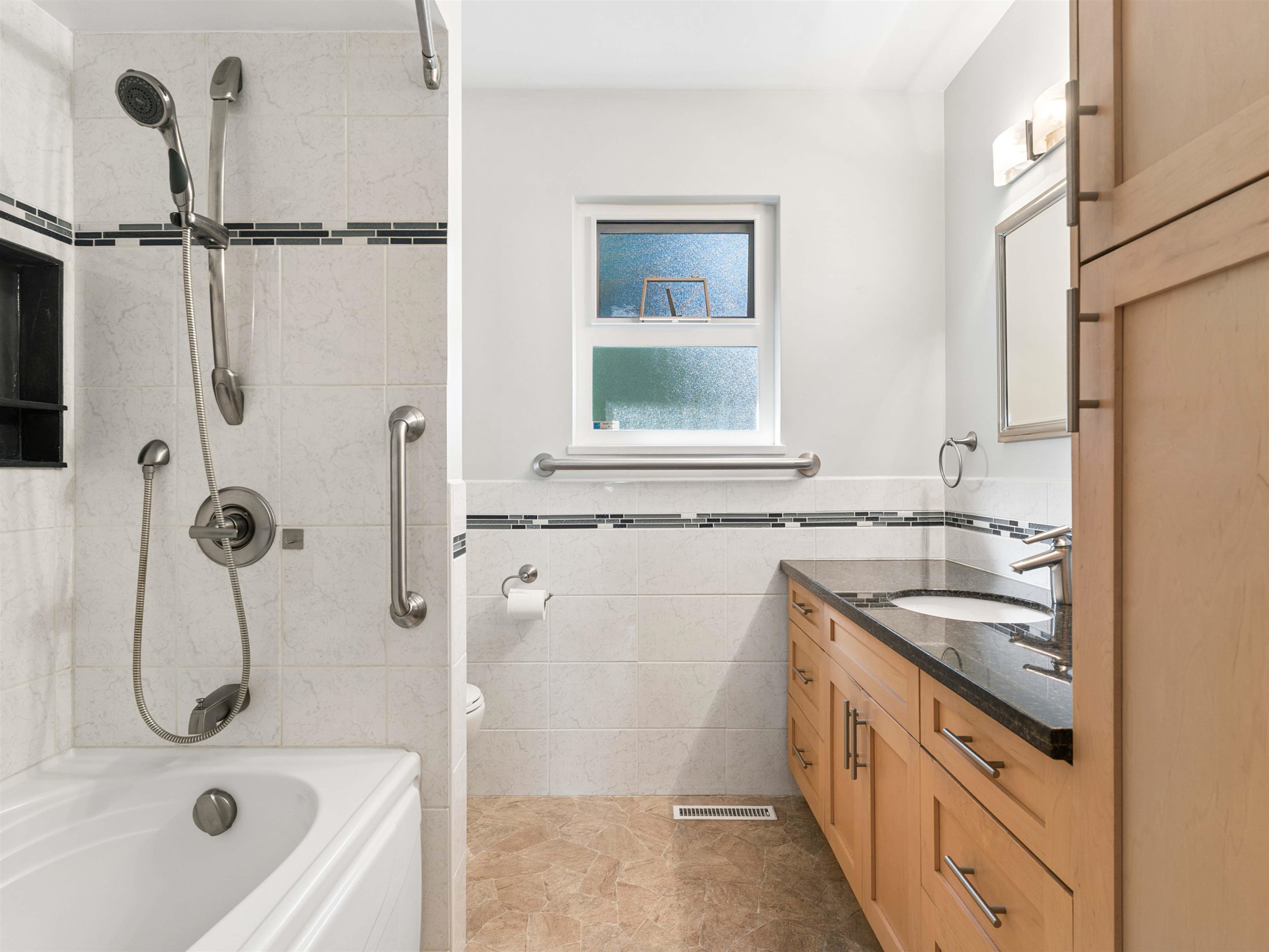 2925 24Th Avenue W, Vancouver, BC