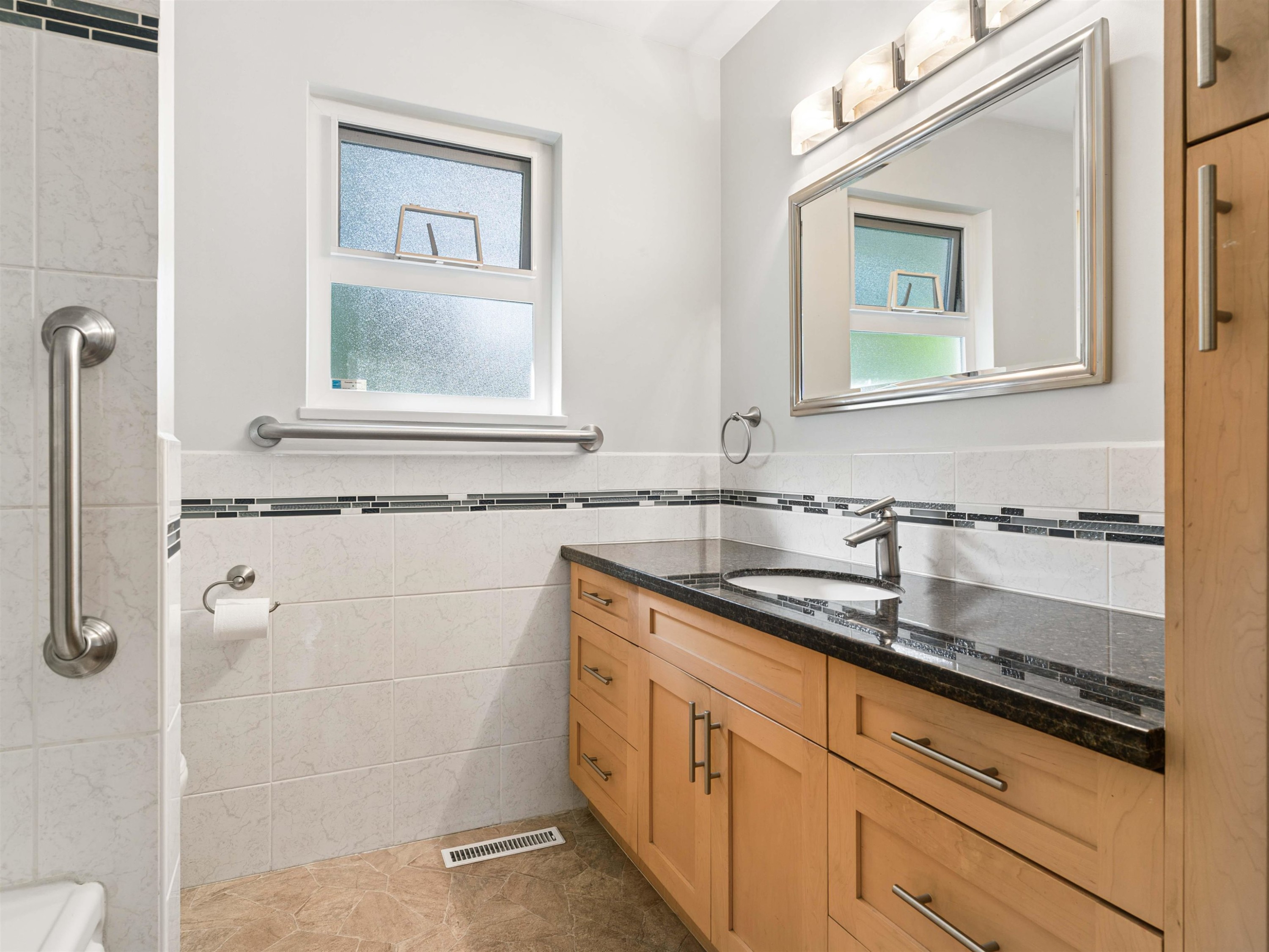 2925 24Th Avenue W, Vancouver, BC