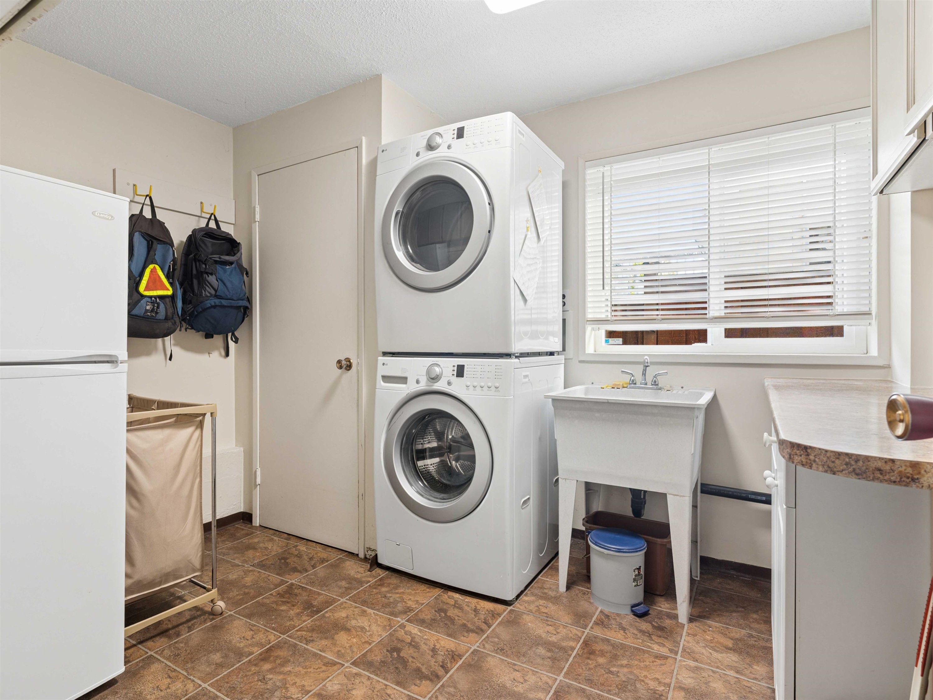 2925 24Th Avenue W, Vancouver, BC
