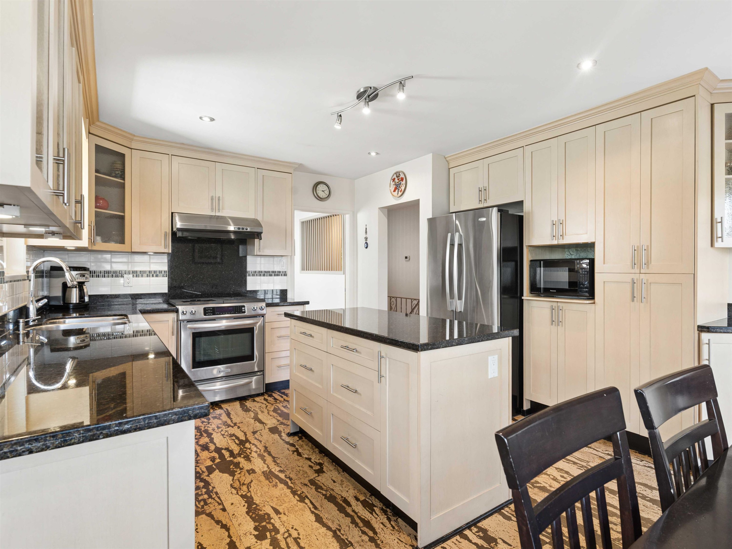 2925 24Th Avenue W, Vancouver, BC