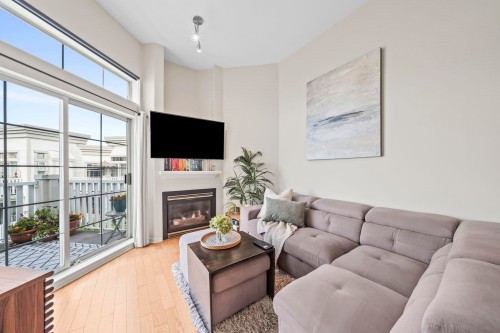 413-147 1st Street E North Vancouver, BC V7L 1B2