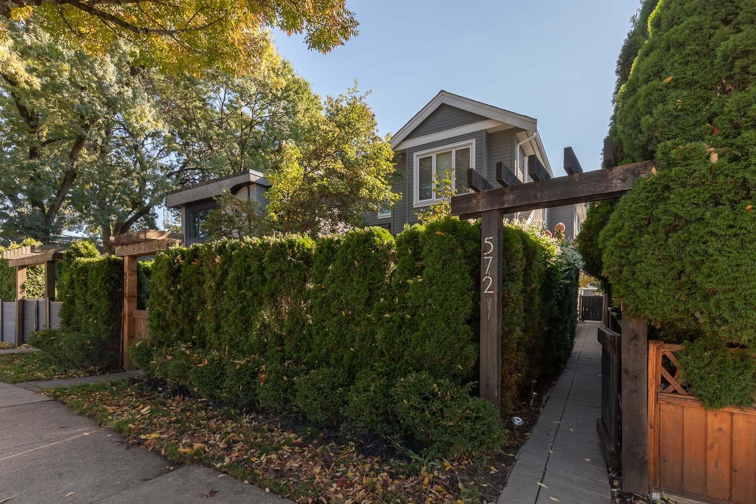 572 16Th Avenue E, Vancouver, BC