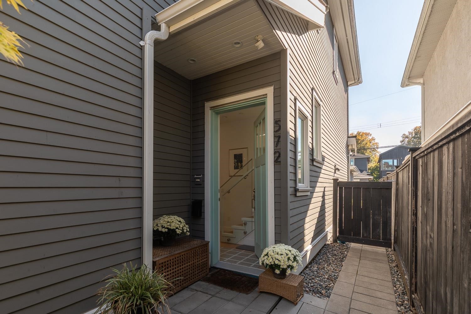 572 16Th Avenue E, Vancouver, BC
