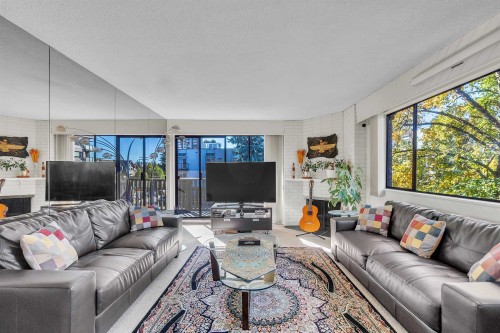 205-1610 Chesterfield Avenue  North Vancouver, BC V7M 2N7