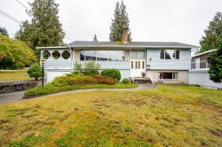 902 Wallace Wynd  Port Moody, BC V3H 1B5