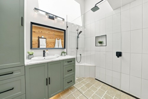 1720 Deep Cove Road, North Vancouver, BC 