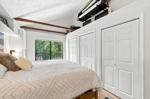 1720 Deep Cove Road, North Vancouver, BC 