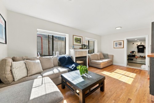 1720 Deep Cove Road, North Vancouver, BC 