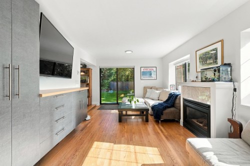 1720 Deep Cove Road, North Vancouver, BC 