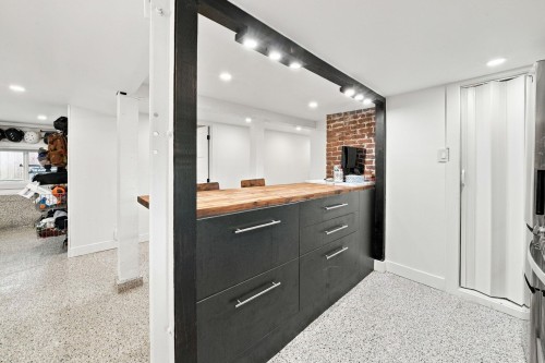 1720 Deep Cove Road, North Vancouver, BC 