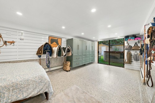 1720 Deep Cove Road, North Vancouver, BC 