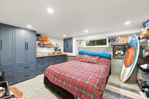 1720 Deep Cove Road, North Vancouver, BC 