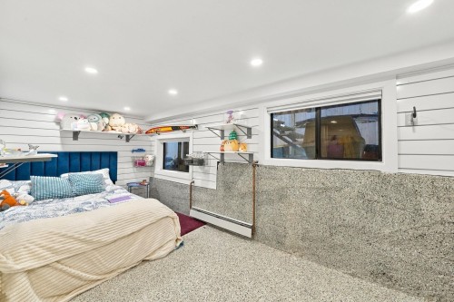 1720 Deep Cove Road, North Vancouver, BC 