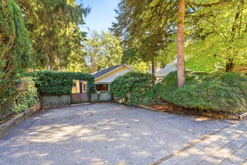 1720 Deep Cove Road, North Vancouver, BC 