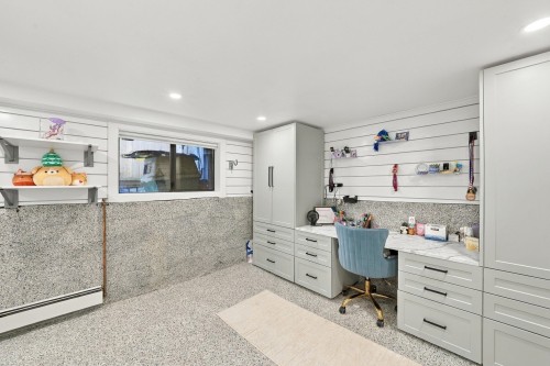 1720 Deep Cove Road, North Vancouver, BC 