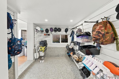1720 Deep Cove Road, North Vancouver, BC 