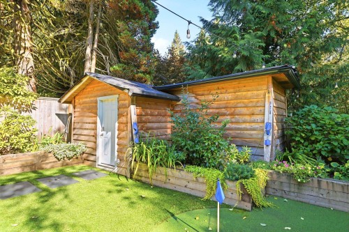 1720 Deep Cove Road, North Vancouver, BC 