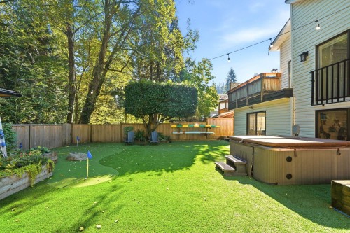 1720 Deep Cove Road, North Vancouver, BC 