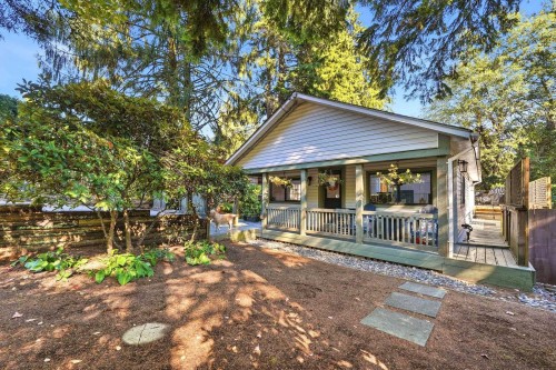 1720 Deep Cove Road, North Vancouver, BC 