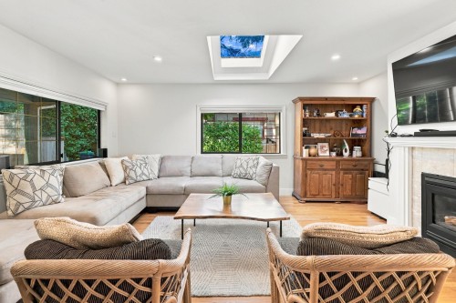 1720 Deep Cove Road, North Vancouver, BC 