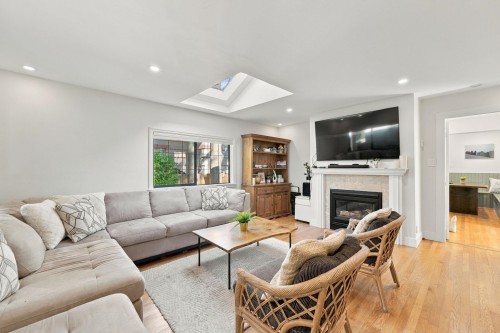 1720 Deep Cove Road, North Vancouver, BC 