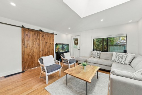 1720 Deep Cove Road, North Vancouver, BC 