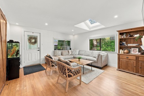 1720 Deep Cove Road, North Vancouver, BC 
