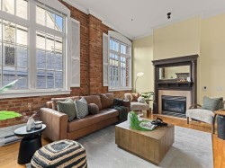 105-1811 16 Avenue W Vancouver, BC V6J 2M3