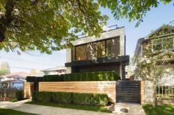 2-231 39th Avenue E Vancouver, BC V5W 1K1