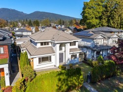 336 19th Street W North Vancouver, BC V7M 1X8