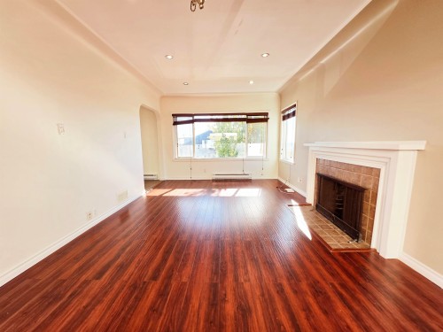 7590 Fraser Street, Vancouver, BC 