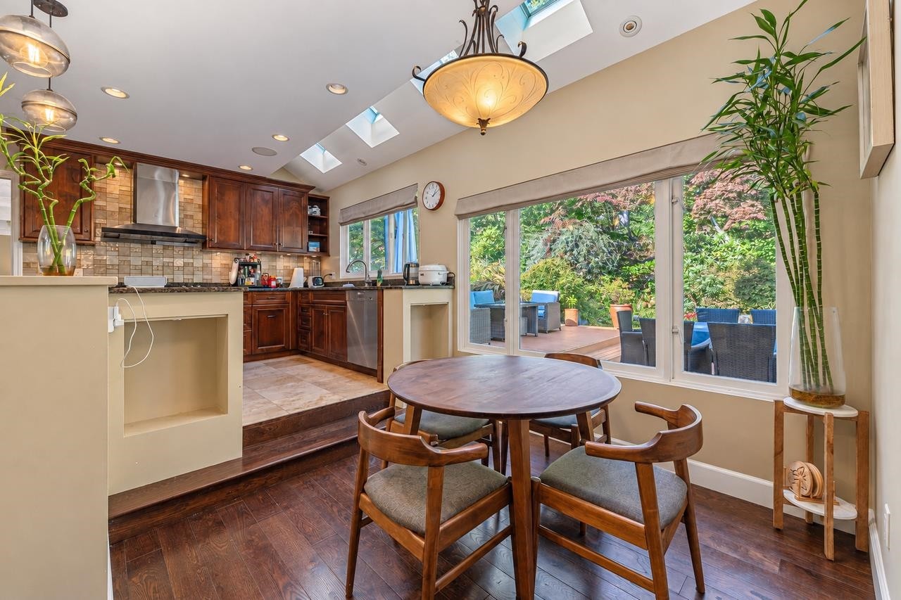 4707 Meadfeild Road, West Vancouver, BC