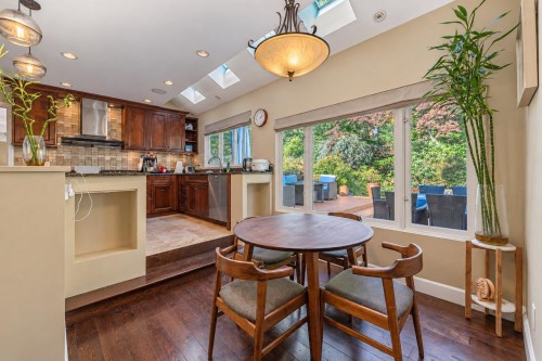 4707 Meadfeild Road, West Vancouver, BC 