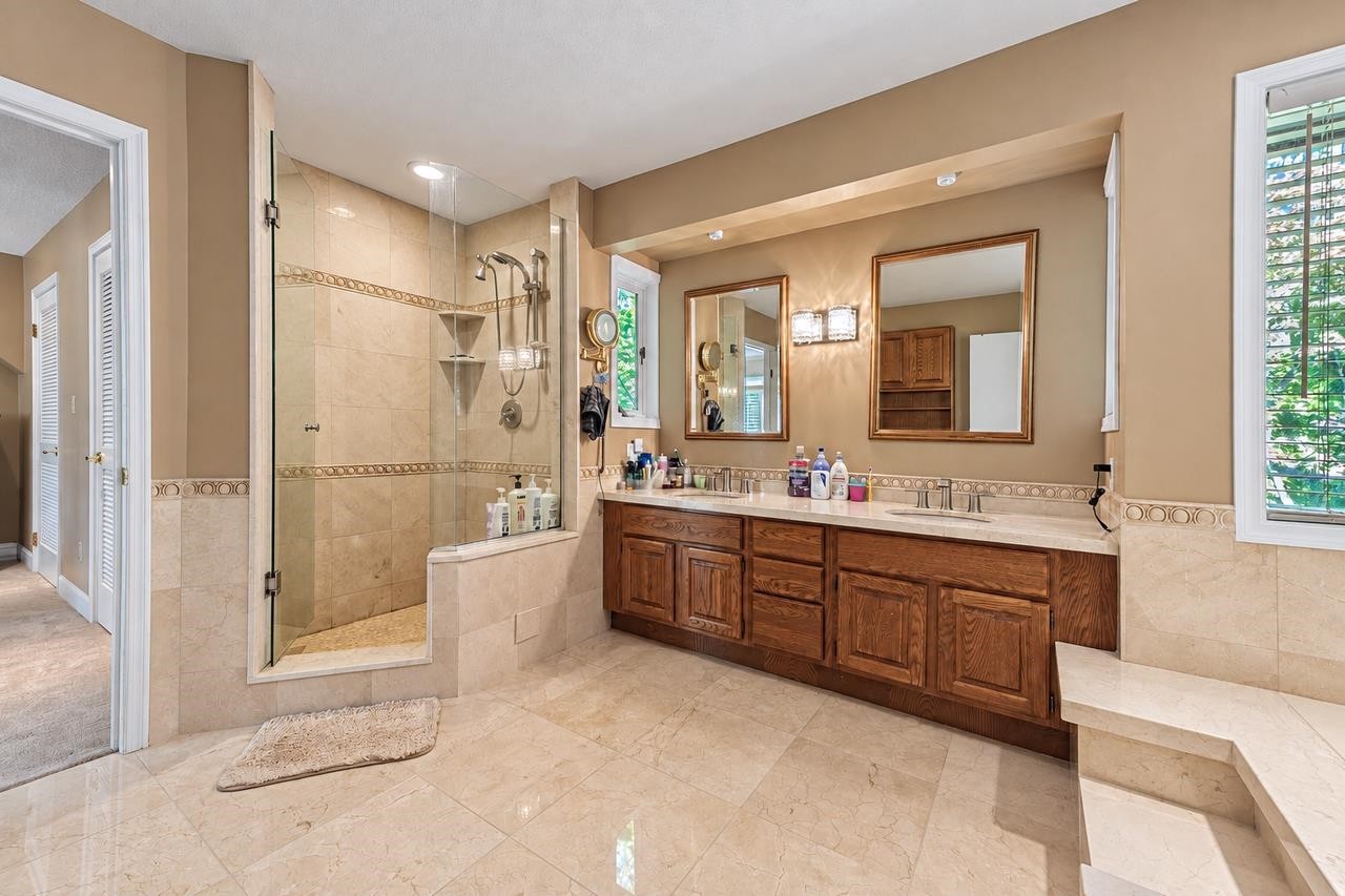 4707 Meadfeild Road, West Vancouver, BC