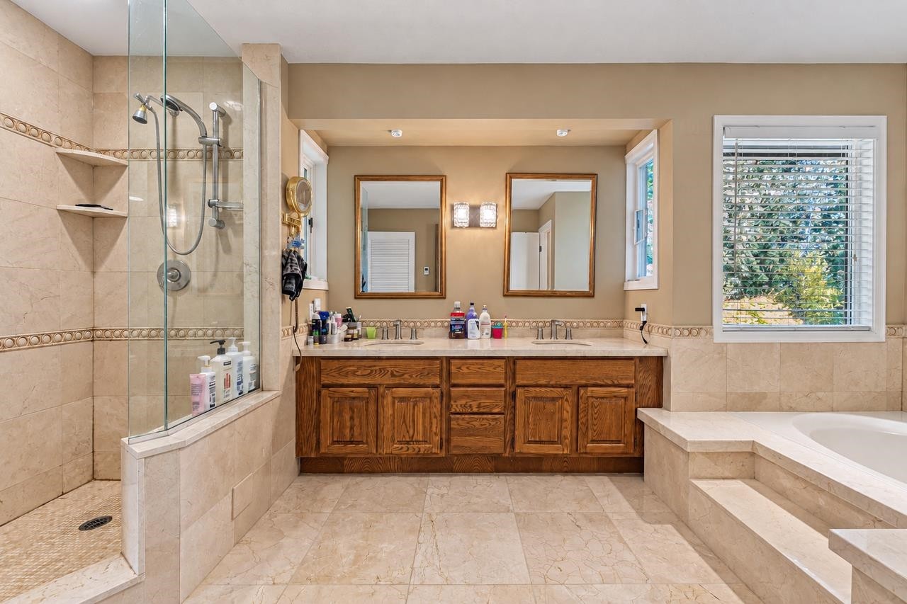 4707 Meadfeild Road, West Vancouver, BC