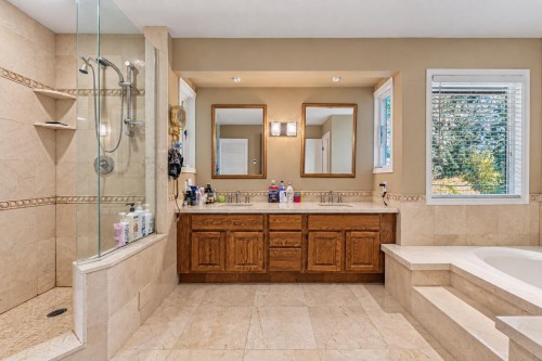 4707 Meadfeild Road, West Vancouver, BC 