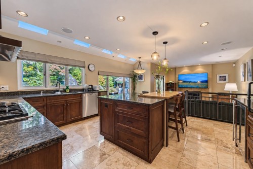 4707 Meadfeild Road, West Vancouver, BC 