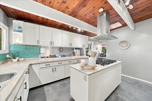 2363 Windridge Drive, North Vancouver, BC 