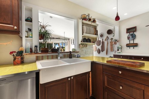 535 Keith Road E, North Vancouver, BC 
