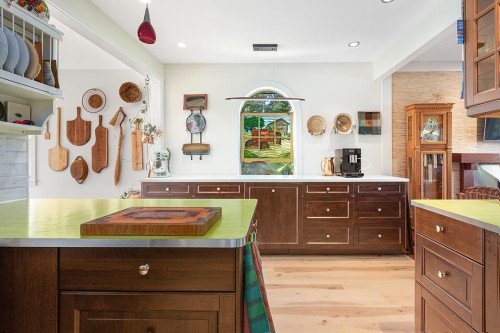 535 Keith Road E, North Vancouver, BC 