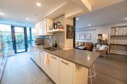 201-289 Drake Street  Vancouver, BC V6B 5Z5
