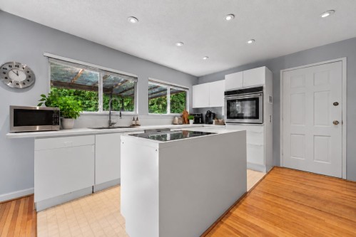 6250 Summit Avenue, West Vancouver, BC 