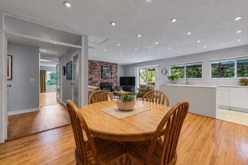 6250 Summit Avenue, West Vancouver, BC 