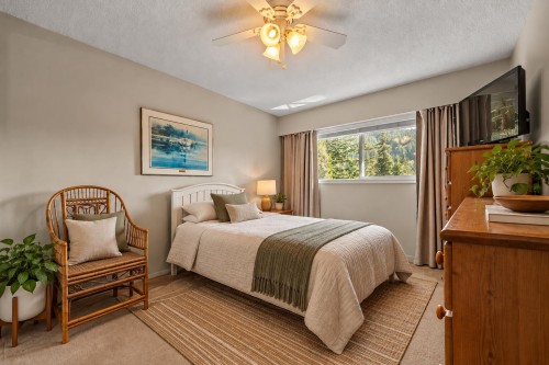 6250 Summit Avenue, West Vancouver, BC 