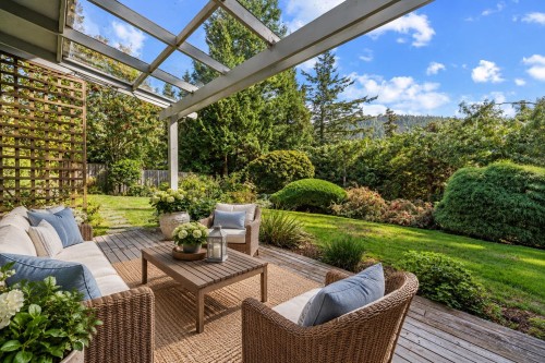 6250 Summit Avenue, West Vancouver, BC 
