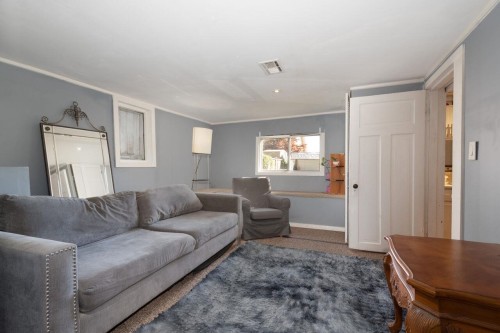 219 29Th Street E, North Vancouver, BC 