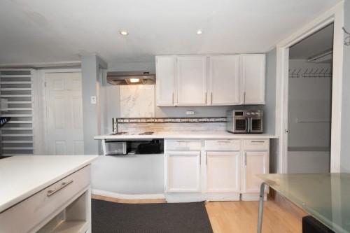 219 29Th Street E, North Vancouver, BC 