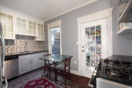 219 29Th Street E, North Vancouver, BC 